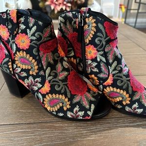 Crown Vintage peep-toe Bootie 10 NIB